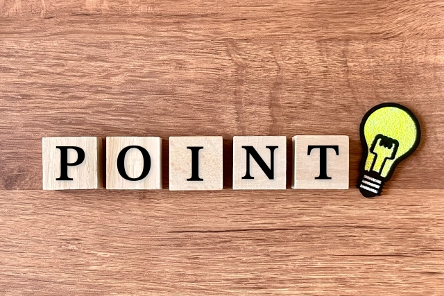 POINTの文字列がか書かれた積み木